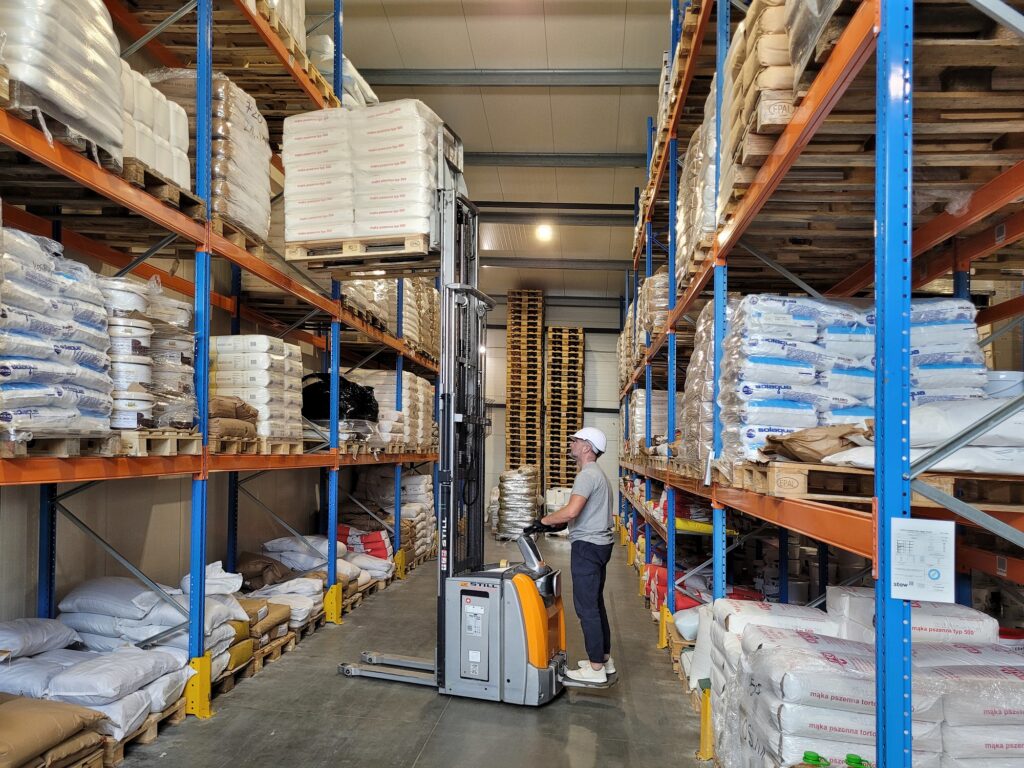 Korpiek-Lublin Dominów 8 Korpiek Dominów magazyn pracownik